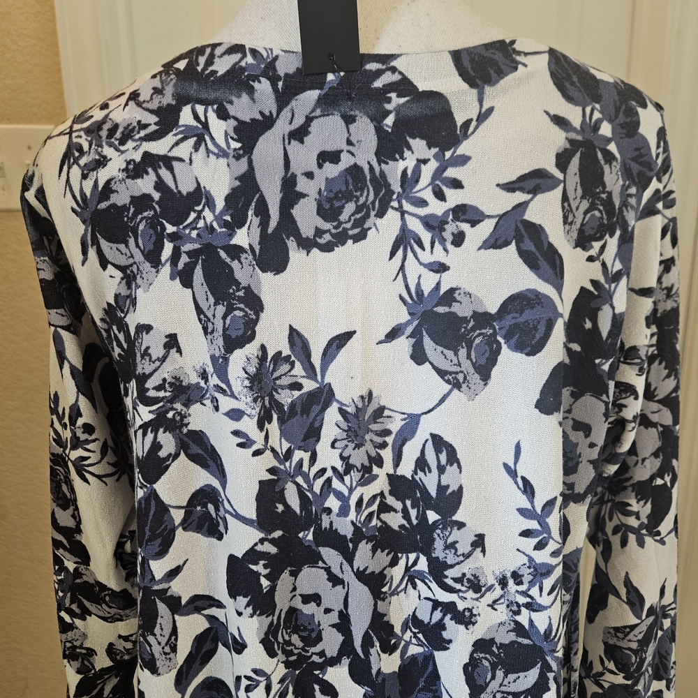 NWT Nally & Millie Floral Knit Top – Size Small NWT - Picture 8 of 12